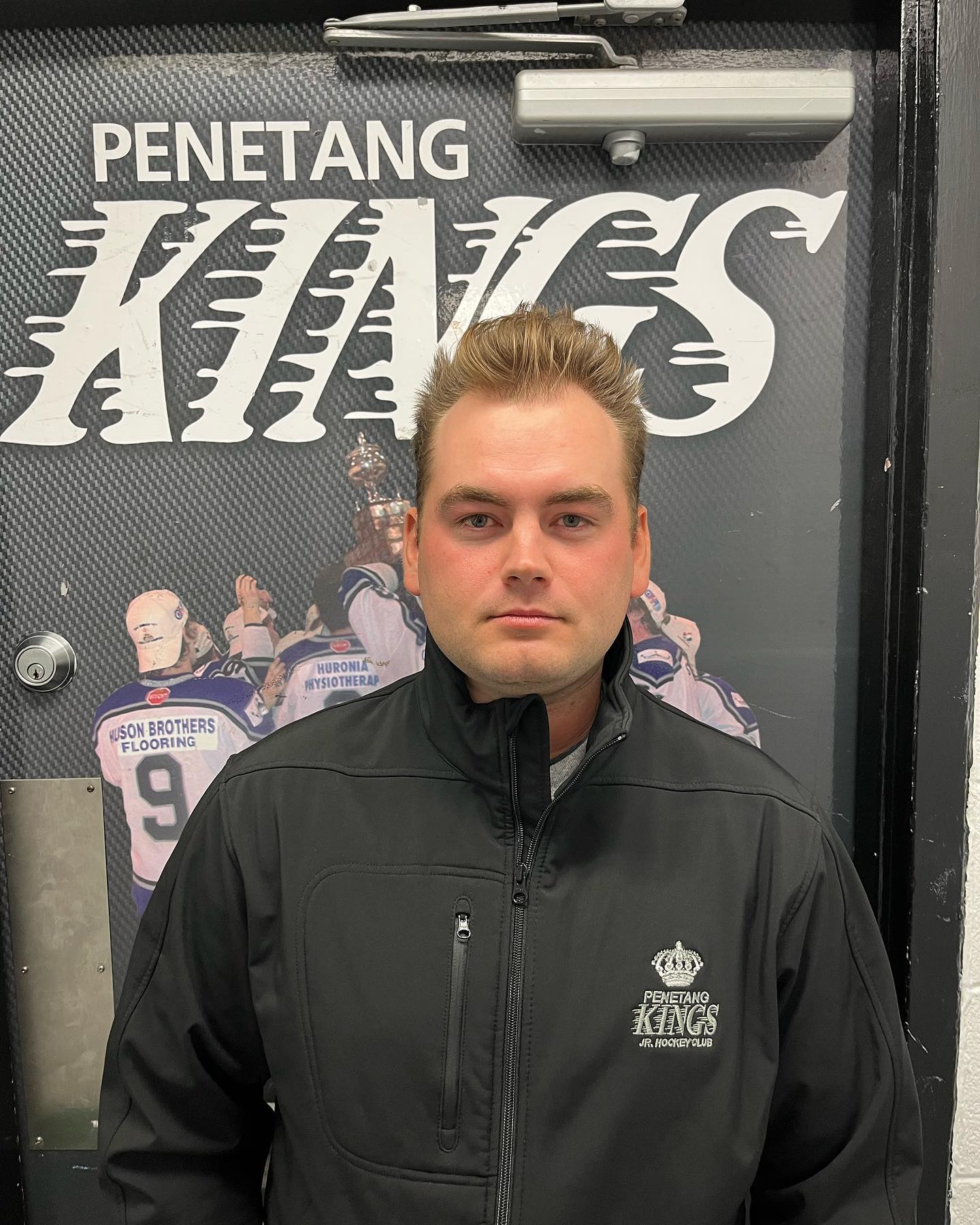 Kyle Burns joins the Coaching Staff for the 2022-23 season. 

He played in the PJHL for the Kings and also for the @JrCOtters, and has a great understanding of the game while being a great guy off the ice.

Welcome aboard Burnsy! 👑